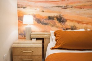 Iron/ironing board, WiFi, bed sheets