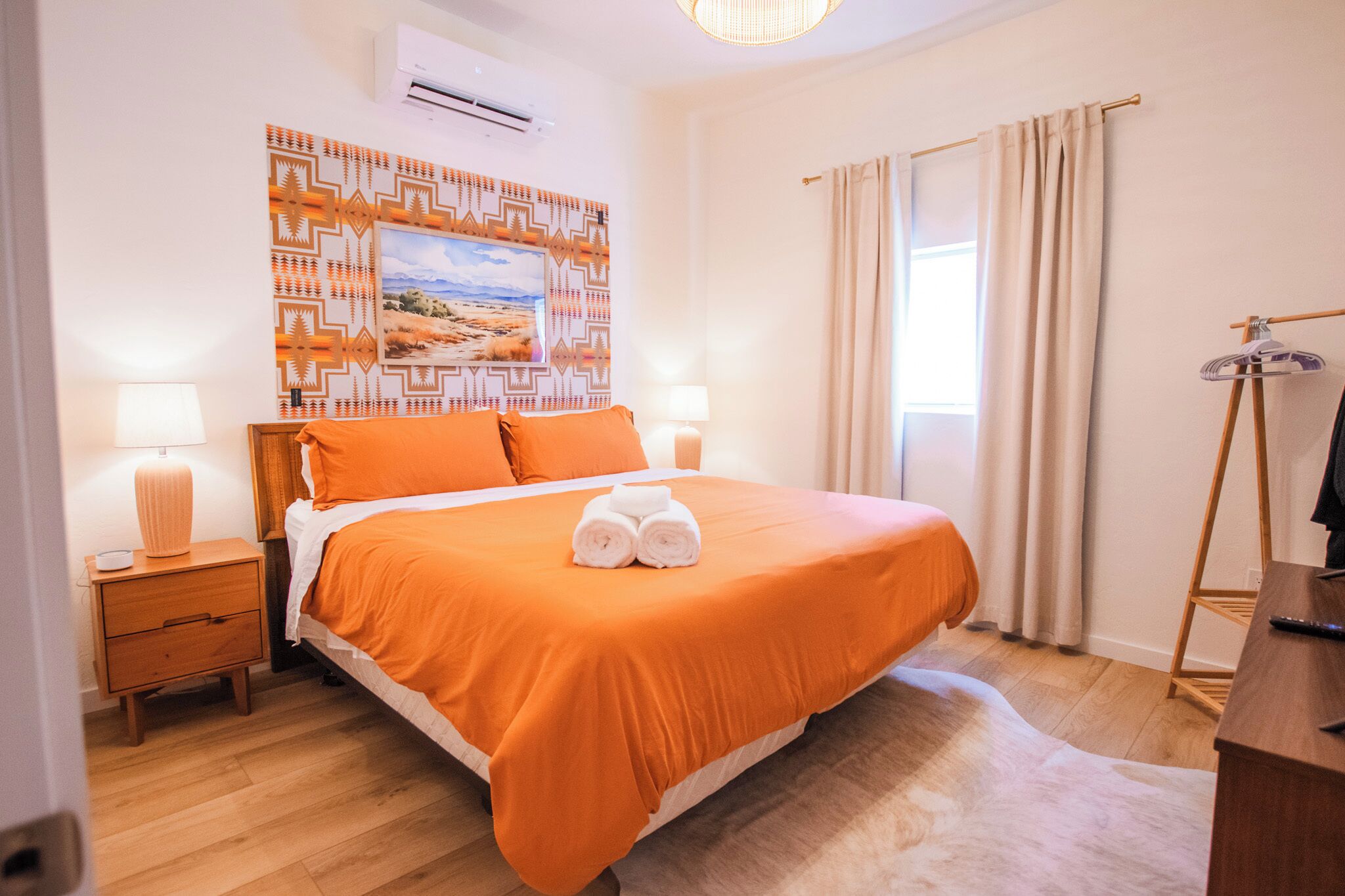 2 habitaciones, tabla de planchar con plancha, wifi y ropa de cama 