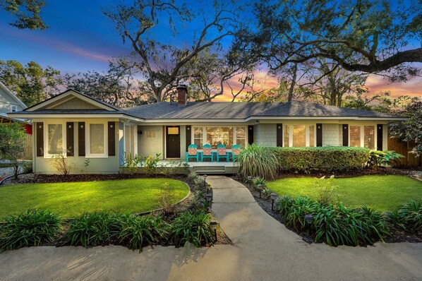 Exterior - Pet Friendly, Heated Private Pool, Poolside Cabana w/ Projection TV (Saint Simons Island)