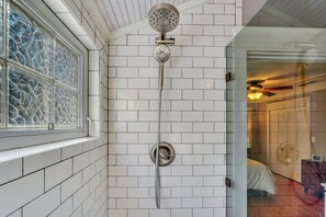 Shower, hair dryer, towels - Pet Friendly, Heated Private Pool, Poolside Cabana w/ Projection TV (Saint Simons Island)