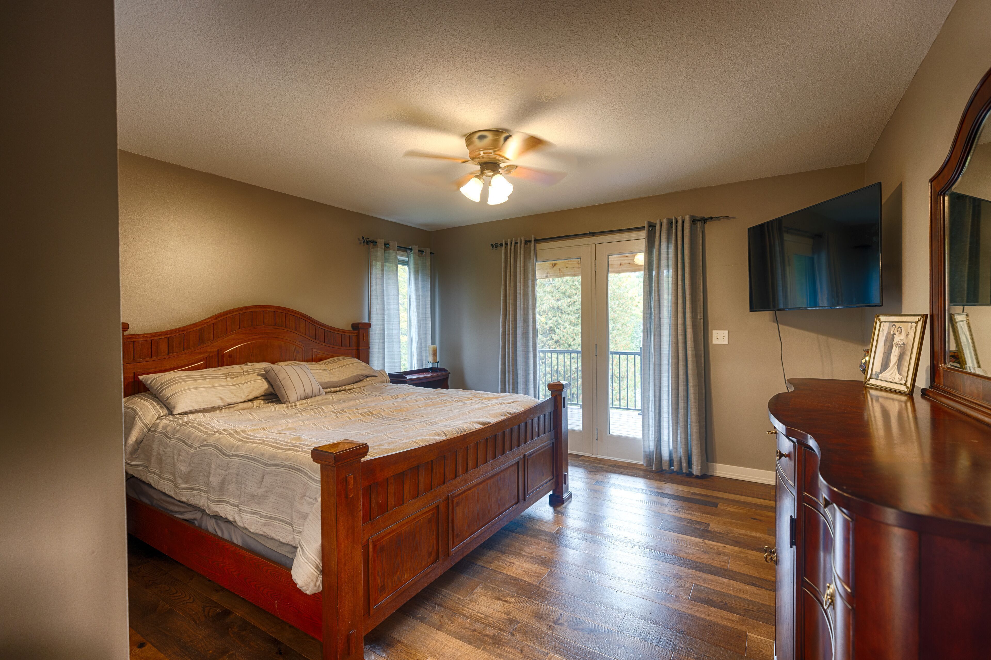 5 عدّة غرف نوم ومكواة/لوح كي وواي فاي وملاءات أسرّة