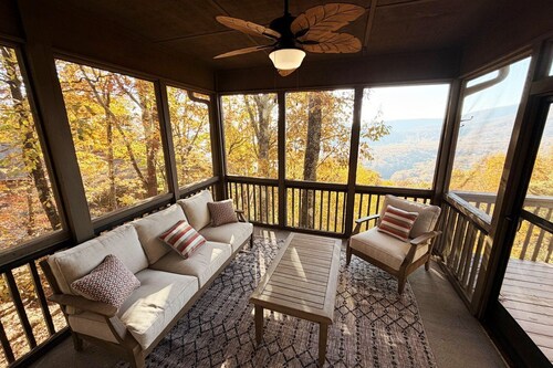 Starry Nights - Unforgettable Views, Steamy Hot Tub, Game Room + More!