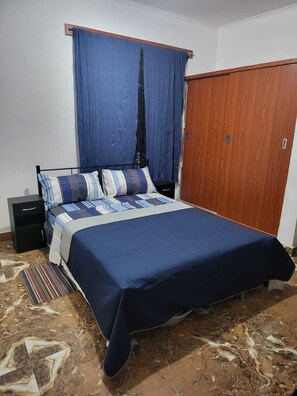 2 bedrooms, in-room safe, iron/ironing board, free WiFi