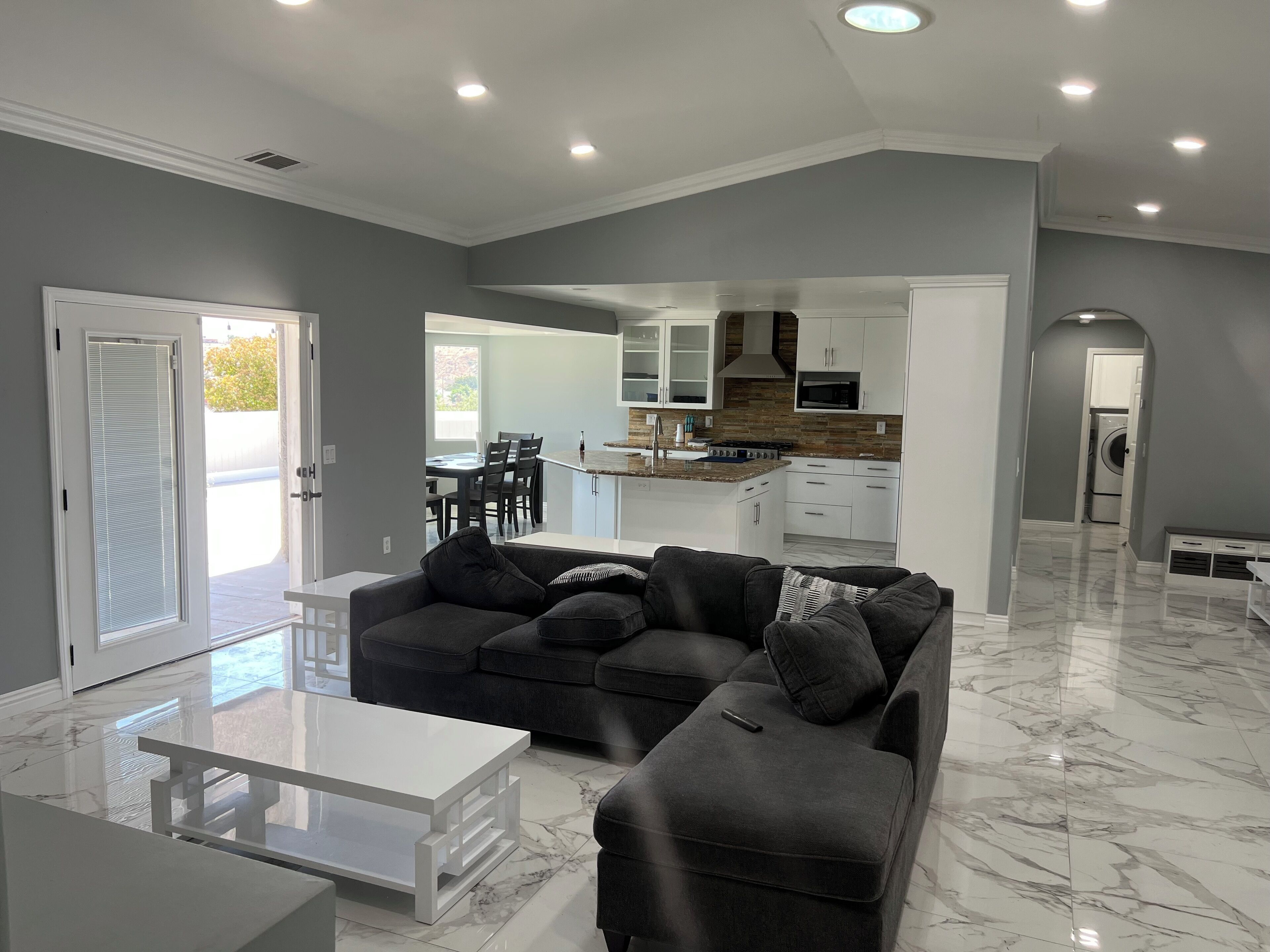 Smart TV, fireplace, stereo