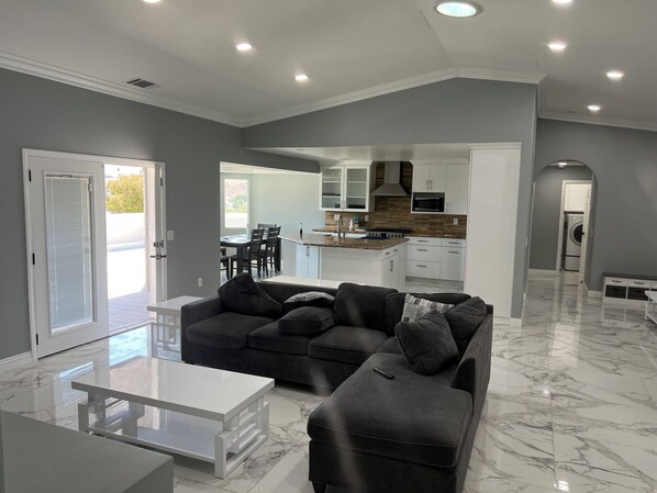 Smart TV, fireplace, stereo