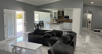 Charming 4-bedroom house with AC and WiFi in Hesperia w/ Beautiful pool