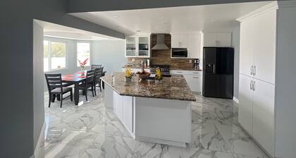 Charming 4-bedroom house with AC and WiFi in Hesperia w/ Beautiful pool