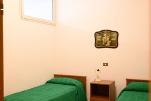2 bedrooms, bed sheets - P044 - Porto Recanati, comfortable three-room apartment in the historic center (Porto Recanati)