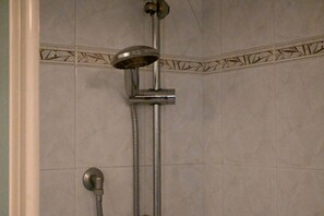 Dusche, Bidet, Handtücher