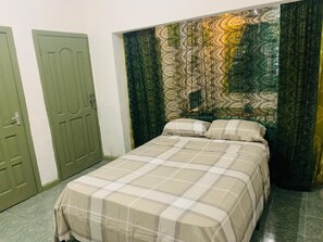 2 bedrooms, in-room safe, desk, iron/ironing board