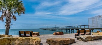 Sunny Daze Walk to Beach 2 Decks Pet Friendly