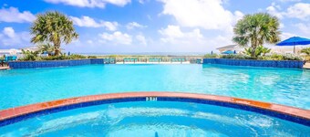 Resort Living on the Bay 2 bed 2 Bath Gorgeous bay Views