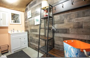 House | Bathroom - Home Lounge and Arcade Close to Beach and Marina (Galveston)
