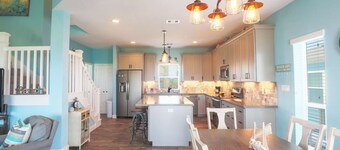 Great bay Views and a Pool in Isla Del Sol