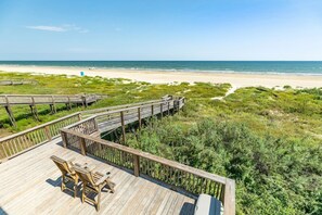 House | 3 bedrooms - Superb Home With Private Walkover to Beach (Freeport)