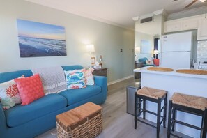 Interior - Easy Beach Access Charming Beachside Condo (Galveston)