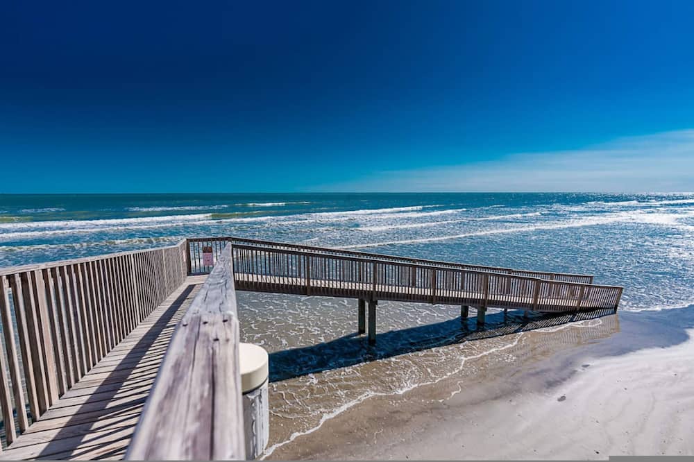 Easy Beach Access Charming Beachside Condo - Diamond Beach, TX