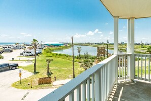 Apartment - Beautiful Blue Heron Sleeps 6 Great Views (Galveston)