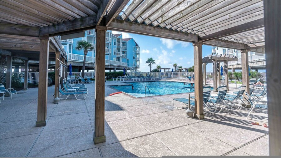 Beautiful Blue Heron Sleeps 6 Great Views