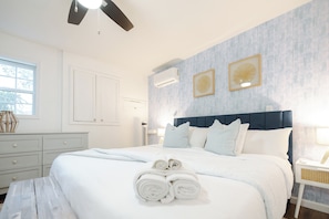 4 habitaciones, escritorio, tabla de planchar con plancha y wifi