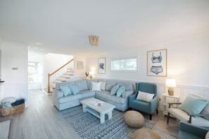 Smart TV, fireplace, books - Coastal Retreat w Pool and MIL Suite! (Carolina Beach)