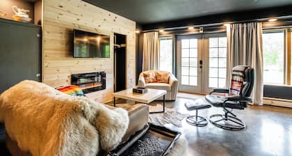 Robin's Nest: A Private Lakeview Apartment in the Heart of Wasilla, Alaska
