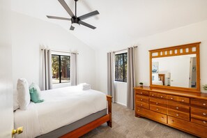 4 bedrooms, desk, iron/ironing board, free WiFi