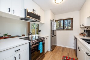 Fridge, microwave, oven, stovetop - Whispering Pines | Fire Pit & EV Charger | Near NAU & Trails (Flagstaff)
