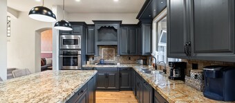 Sauna, fitness room, Hot Tub!