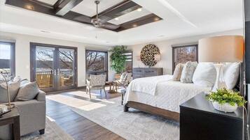 6 bedrooms, iron/ironing board, free WiFi, bed sheets