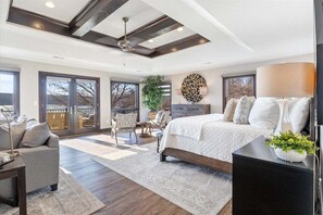 6 bedrooms, iron/ironing board, free WiFi, bed sheets - LOTO Pointe, Updated Luxury Home w/ Boat & PWC Slip, Boat Ramp, Firepits, Pool Table & More! (Versailles)