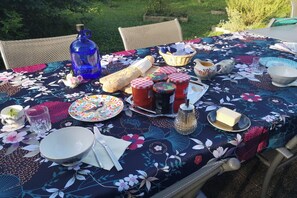 屋外ダイニングエリア