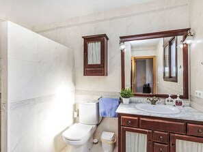 Bathroom - Beautiful private villa for 10 people with WIFI, private pool, TV and patio (Vidreres)