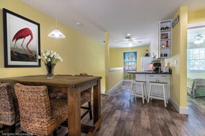 Dining - Poolside Palms - Truman Annex 2/2 Shipyard Condo (Key West)