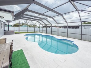 Pool - Beautiful 4-bedroom house in Heart of  Miami Gardens with POOL, AC and WiFi (Miami Gardens)