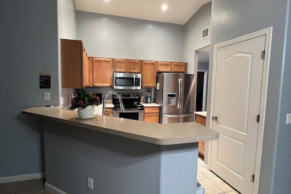Coffee/tea maker, fridge, microwave, oven