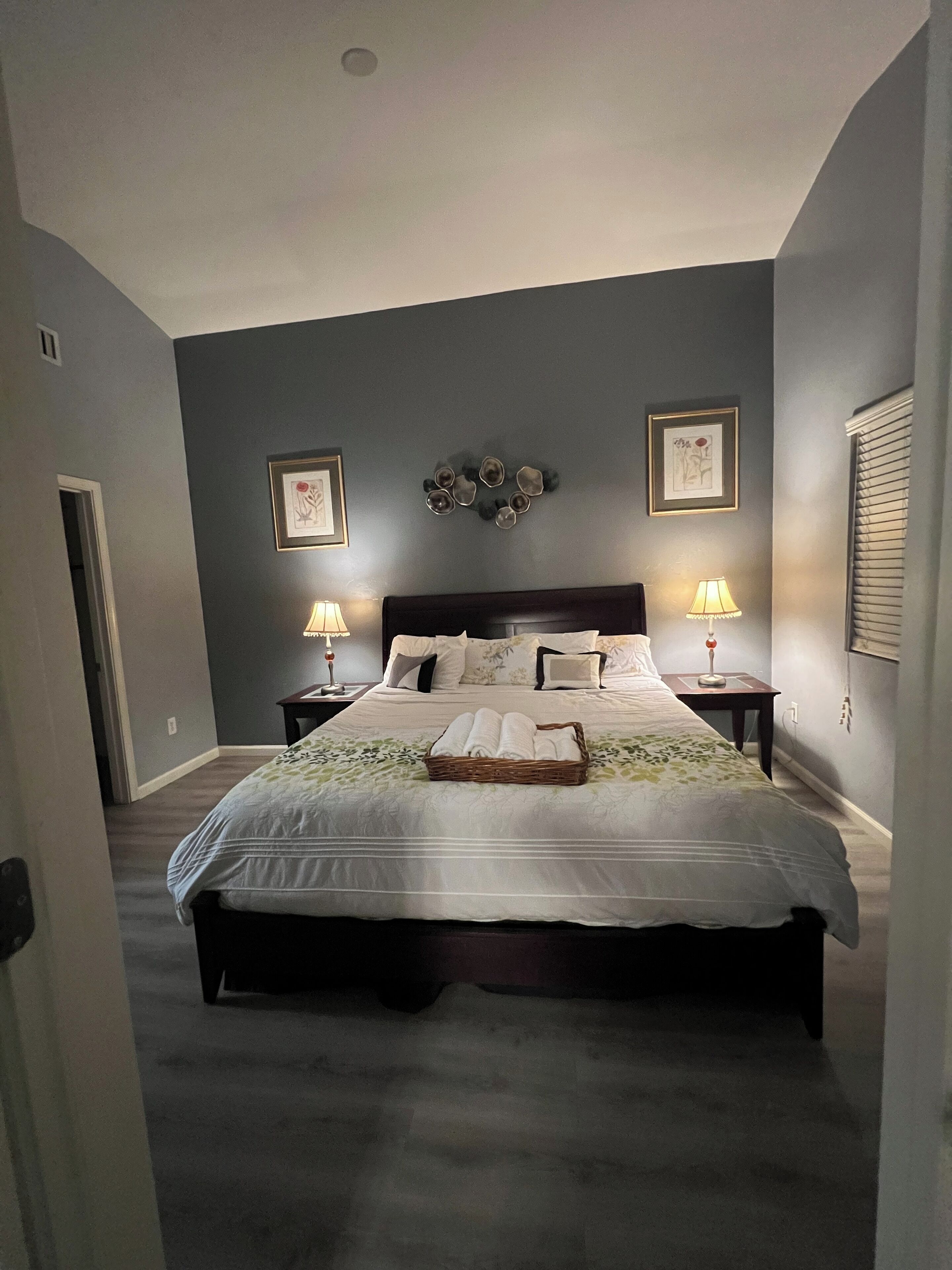 4 bedrooms, iron/ironing board, free WiFi, bed sheets