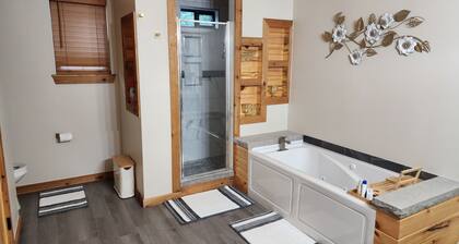 Tranquil 2-bedroom cabin on an acre in serene Pottsboro, 4 mins to Lake Texoma!