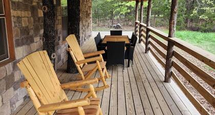 Tranquil 2-bedroom cabin on an acre in serene Pottsboro, 4 mins to Lake Texoma!