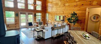 Spacious 5-bedroom rustic retreat on 10 acres in charming Dallas