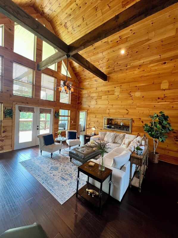 Smart-TV, Kamin, Videospiele, Bücher