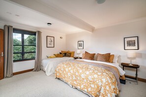 5 habitaciones, tabla de planchar con plancha y cuna de viaje 