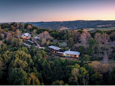 Soar Above the Dorrigo Plateau in a Mountain Retreat in 300 acres of Rainforest!