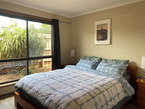 3 slaapkamers, een strijkplank/strijkijzer, wifi