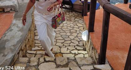 Charming 3-bedroom house with AC and WiFi in Negril