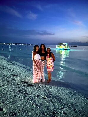 Plage à proximité, chaises longues