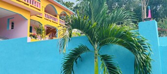 Charming 3-bedroom house with AC and WiFi in Negril
