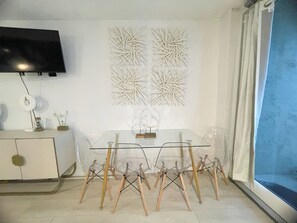 Interior - Newly Renovated Ocean Front Studio in Daytona Beach (Daytona Beach)
