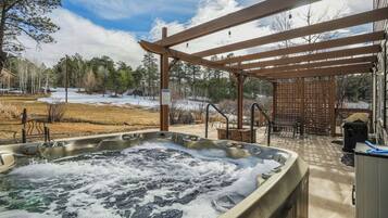 Bồn tắm spa ngoài trời