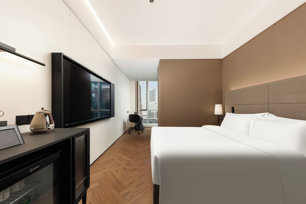 Comfort Double Room, 1 Queen Bed, Private Bathroom, City View